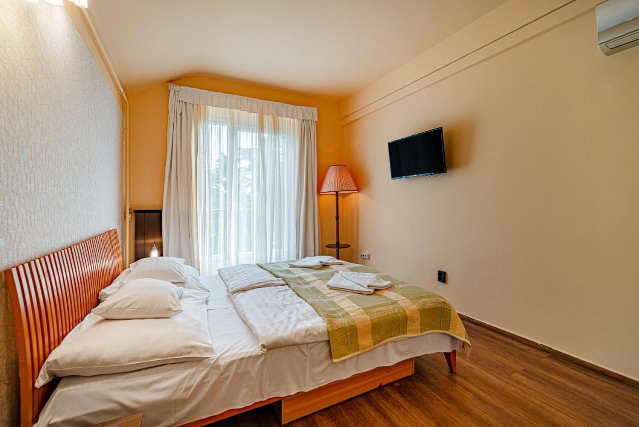 Hotel Bobbio Budapest Ngoại thất bức ảnh